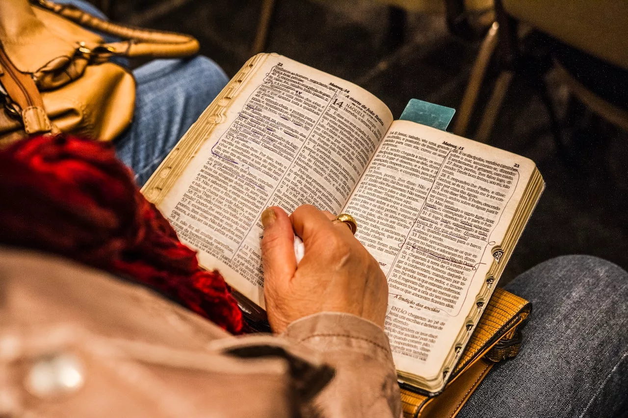 Embracing the Holy Spirit's Presence - Studying God's Word